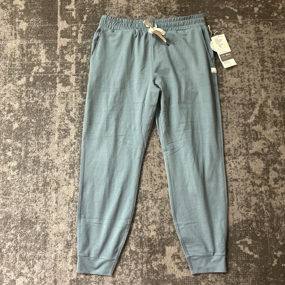 Vuori Performance Jogger Women’s DreamKnit in Smoke Blue